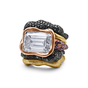 A 15-carat-size crisp sharp Emerald-Cut Moissanite with scintillating Black Diamonds, handmade Ring - jingyayi - Rose & Yellow Gold